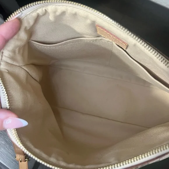 Authentic Louis Vuitton Siracusa PM Crossbody Bag - Picture 5 of 6